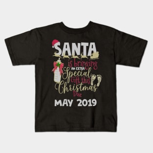 Christmas Pregnancy Due May 2019 Santa Baby Mom Kids T-Shirt